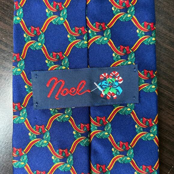 Noel Christmas Tie 100% Silk Blue Wreaths Holiday Festive Wrokwear Office Fun - Picture 5 of 6